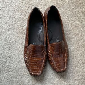 Brown Crocodile Pattern Loafers
